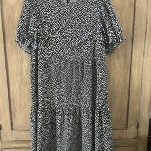 Black and White Floral Dress Pretty Garden size Large Maxi